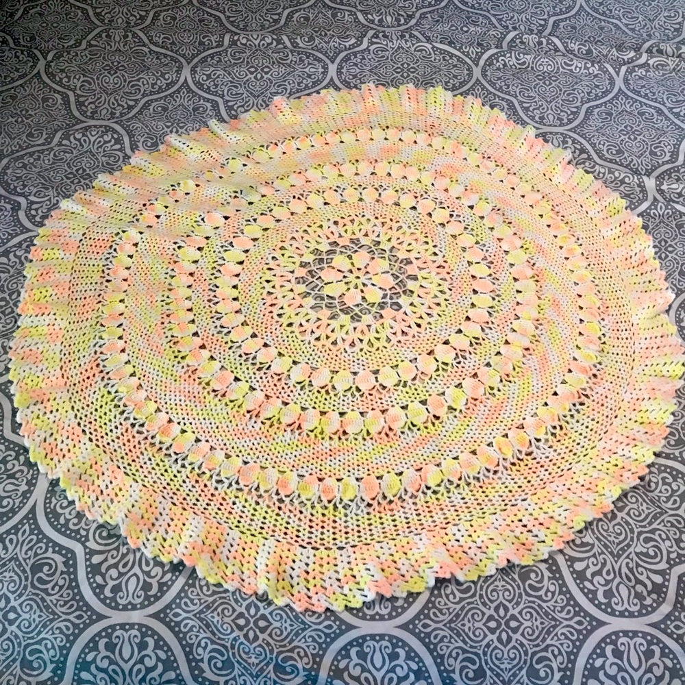 Vintage round afghan throw
